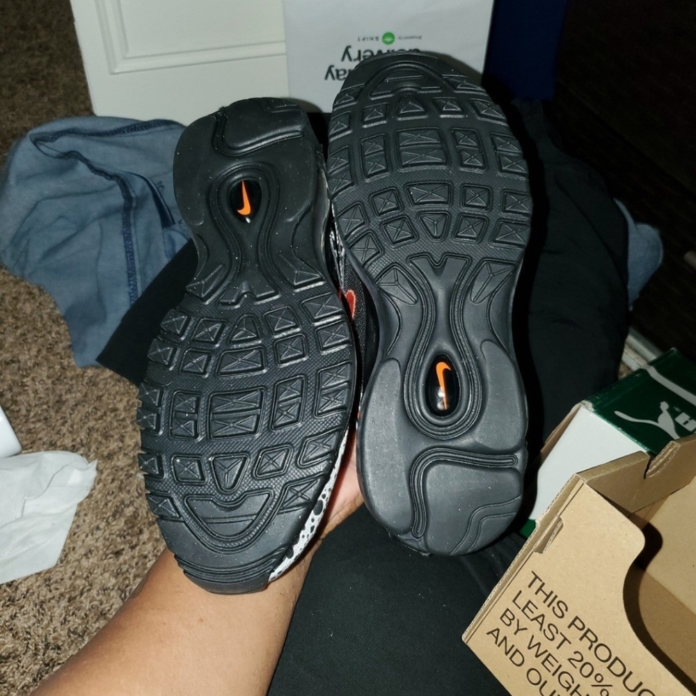 Nike - Picture 3 of 7
